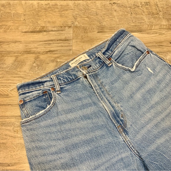 Abercrombie & Fitch Denim - Abercrombie & Fitch Curve Love The 90s Straight Ultra High Rise Distressed Jeans